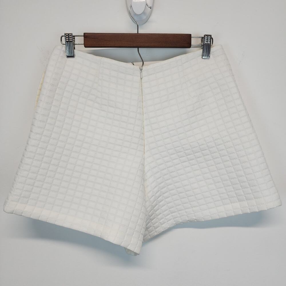 ASOS Womens Quilted Shorts Size 8 Ivory High Waist Pocket Chic City Stylish Posh - Picture 3 of 11